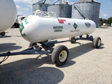 single 1140 gallon anhydrous tank.jpg